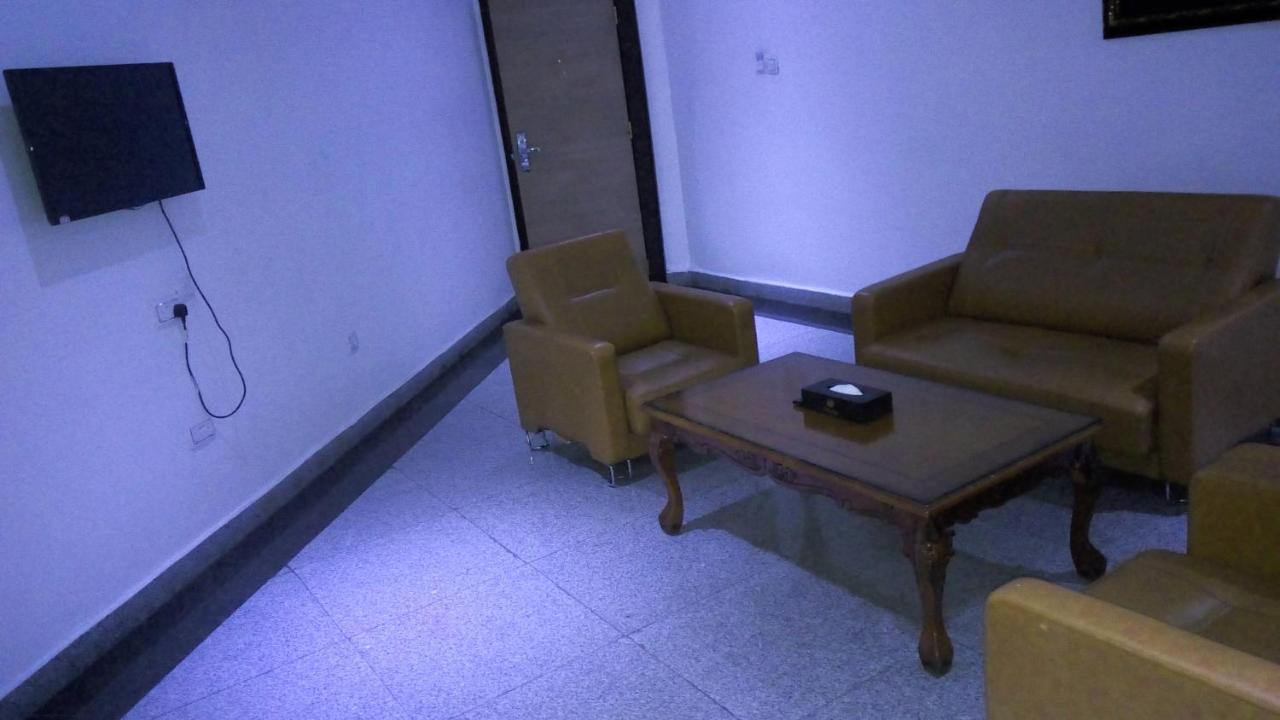 Immaculate Royal Int'L Hotel オウェリ エクステリア 写真